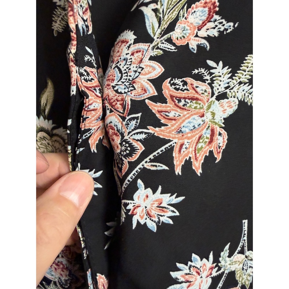 Terra & Sky Womens 3X Black Soot Floral Roll Tab Sleeve V-Neck Blouse - Picture 4 of 11